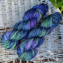 Load image into Gallery viewer, Merino 8 Ply/Dk: Masquerade